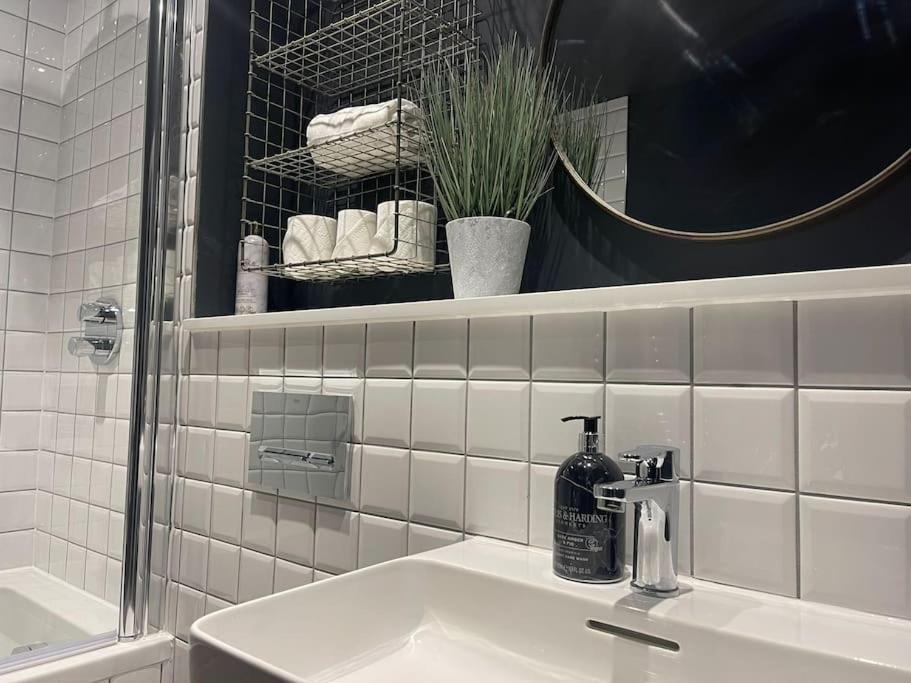 Trendy Apartment In Cardiff Free Parking Экстерьер фото